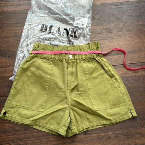Blank NYC NWT Out of Office High Waisted Olive Green Shorts in 100% Cotton. - Picture 5 of 10